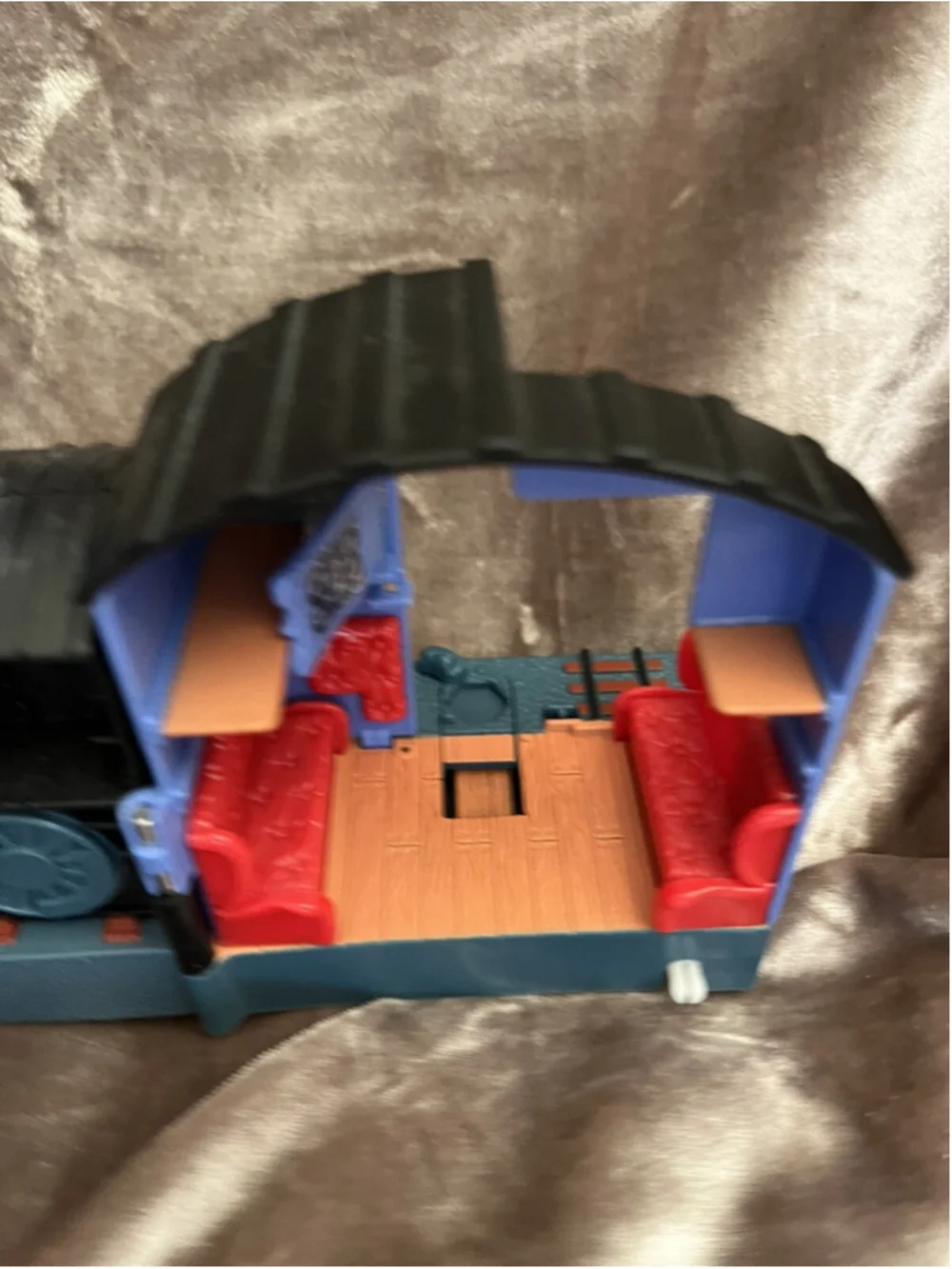 Harry Potter Polly Pocket Hogwarts Express Train Platform 9 3/4 Playset 2001